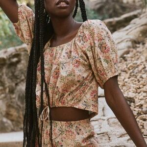 THE GREAT. The Provence Top. Peach Paisley Floral in size 0. 🌿🪷